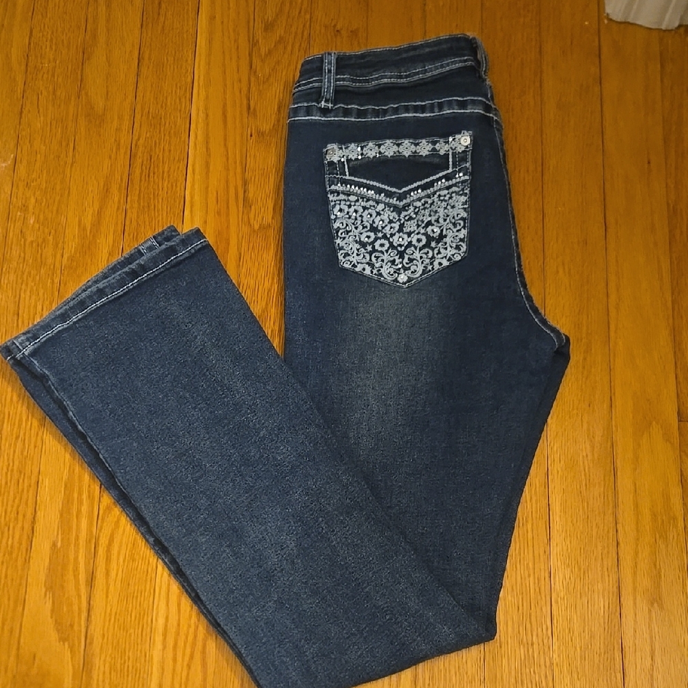 EUC Jeans with Lacey Bling Back Pockets White Stitching